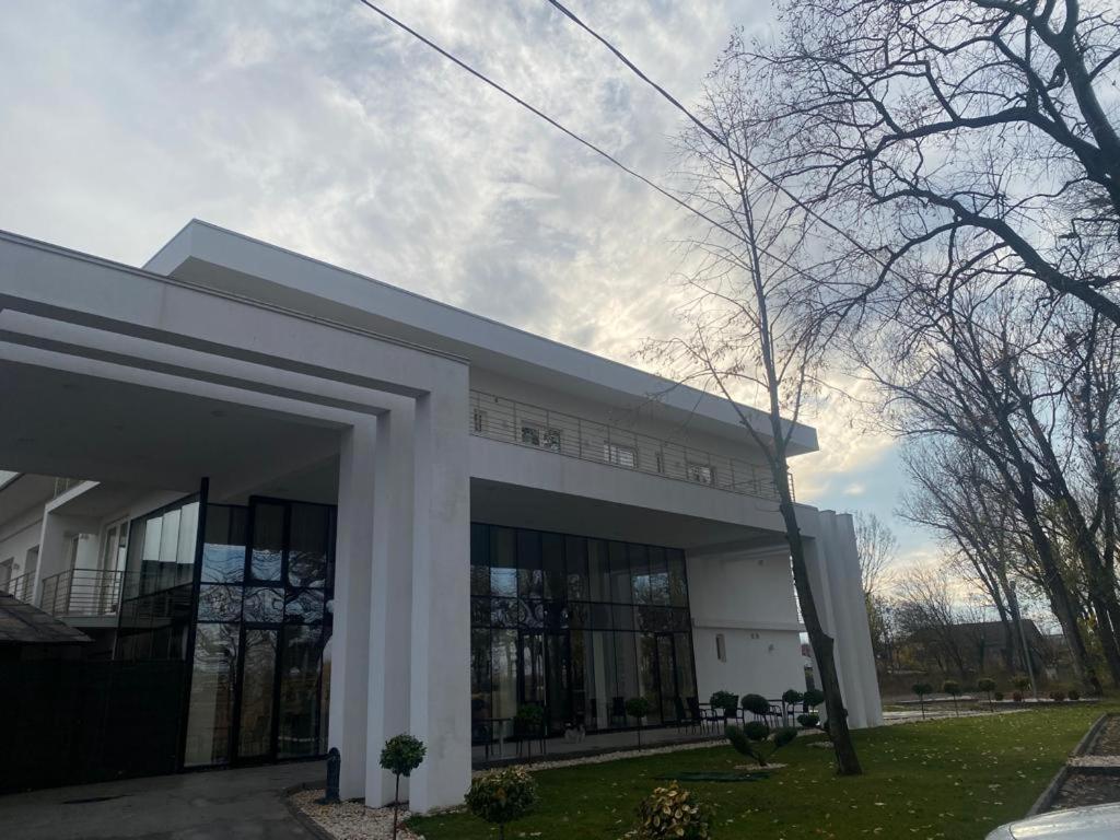 Ocaua Lui Cuza Hotel Tecuci Buitenkant foto