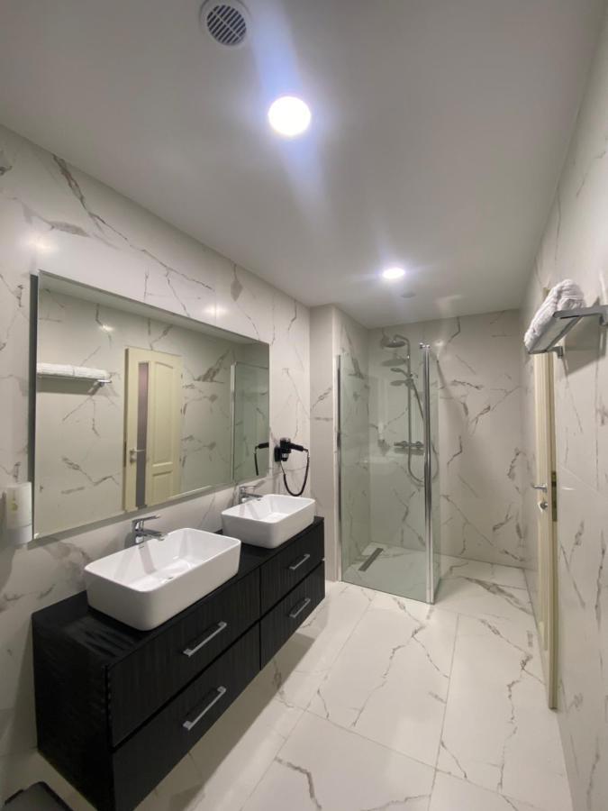 Ocaua Lui Cuza Hotel Tecuci Buitenkant foto