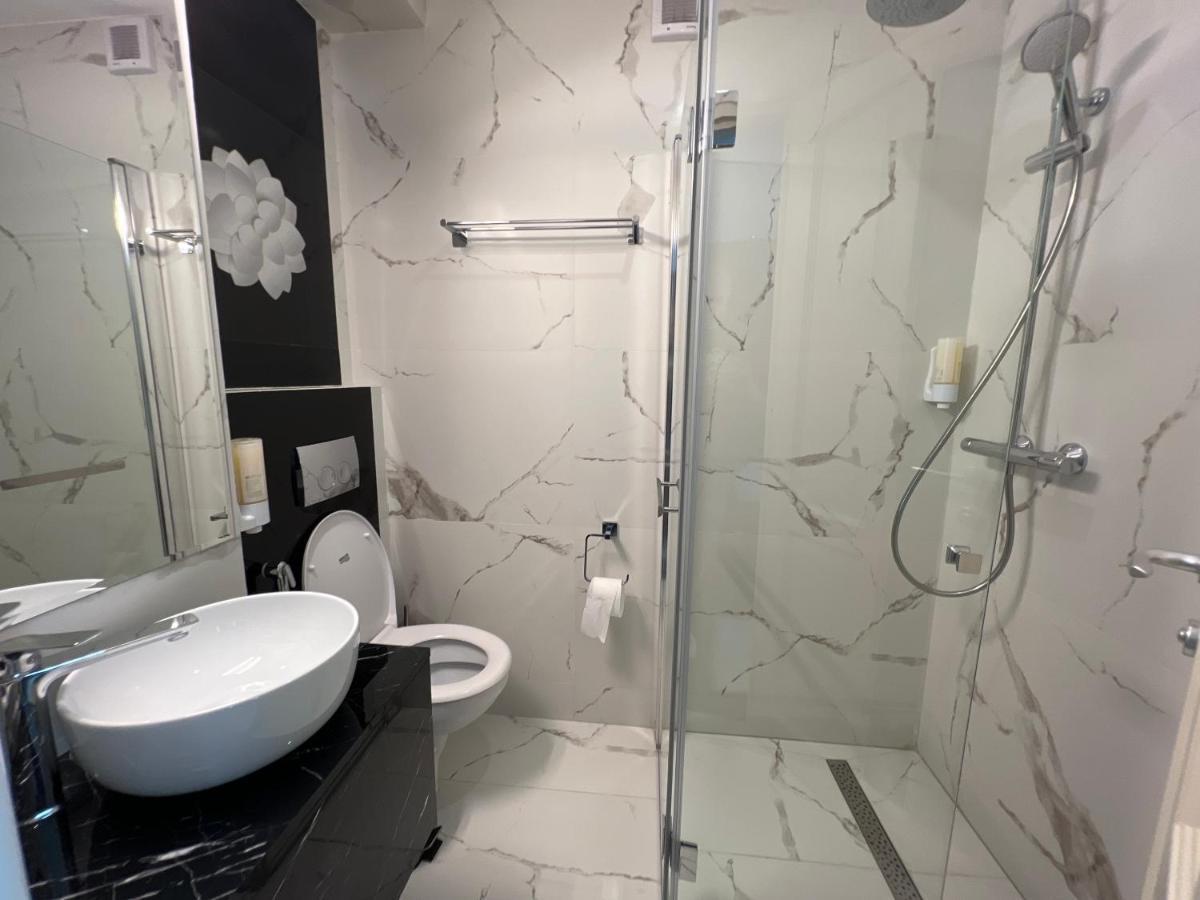 Ocaua Lui Cuza Hotel Tecuci Buitenkant foto